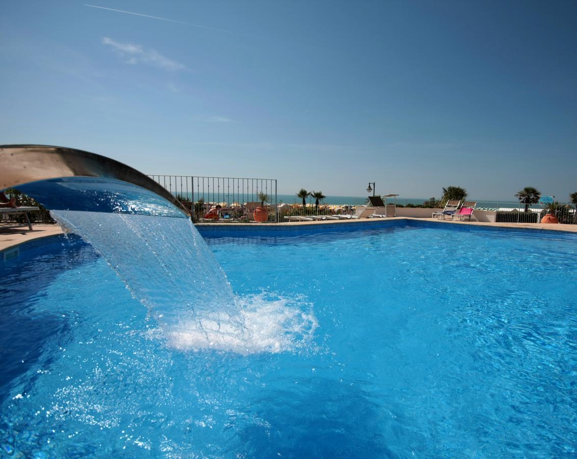Hotel Tritone Caorle Exterior photo