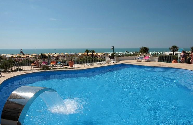 Hotel Tritone Caorle Exterior photo