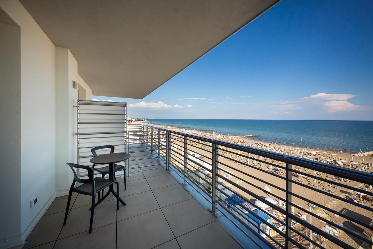Hotel Tritone Caorle Exterior photo