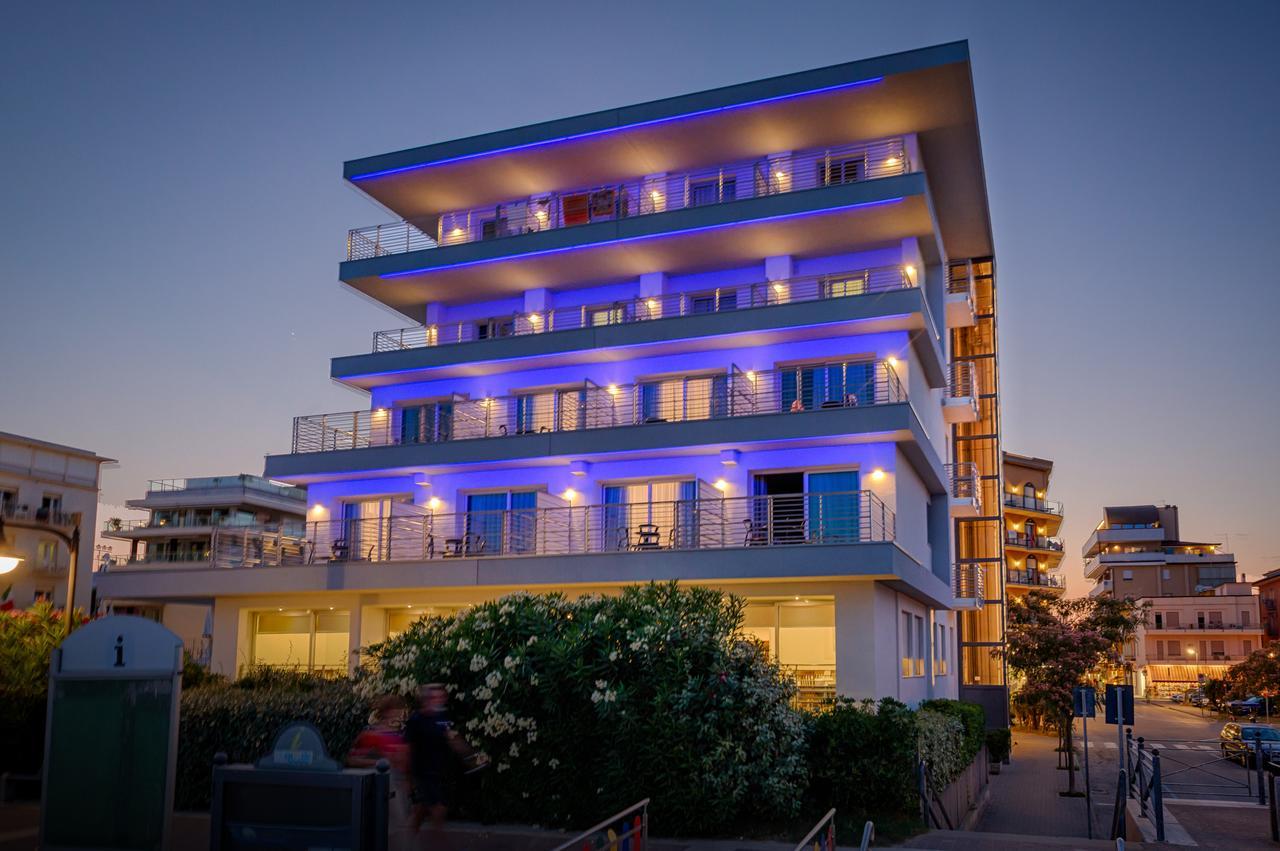 Hotel Tritone Caorle Exterior photo