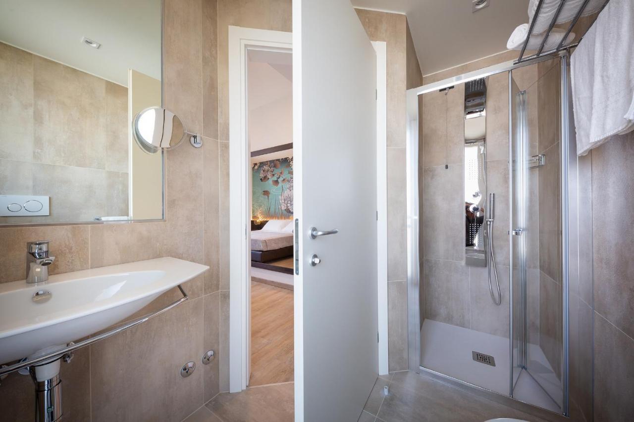 Hotel Tritone Caorle Exterior photo