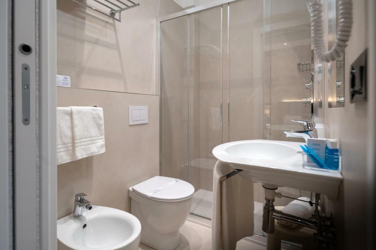 Hotel Tritone Caorle Exterior photo